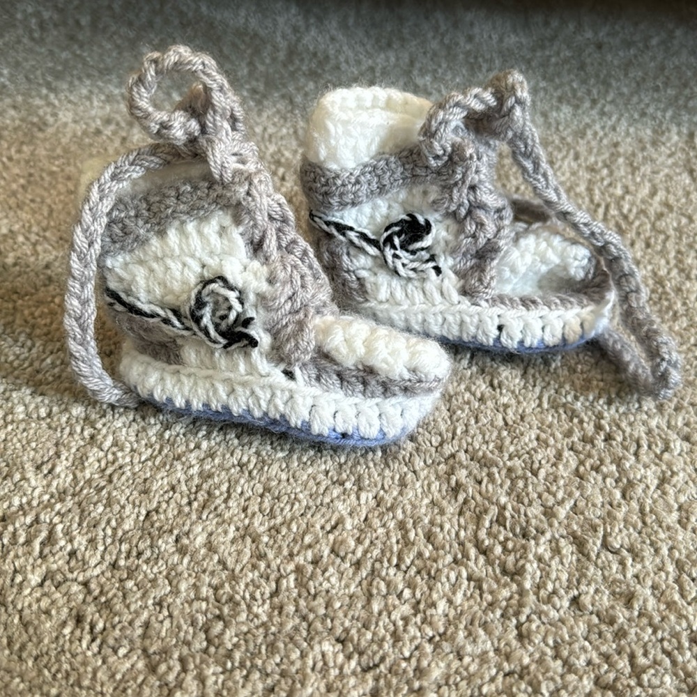 Baby booties white gray and light blue crochet